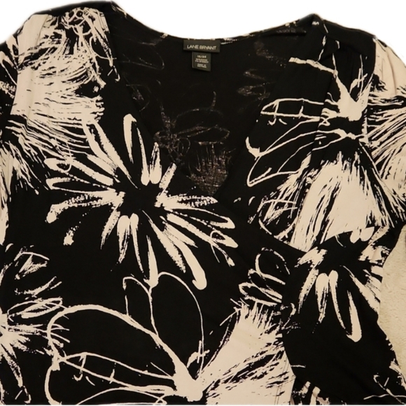 Lane Bryant wrap style top 3/4 sleeves 18/20 black & cream W-541 - Picture 2 of 8